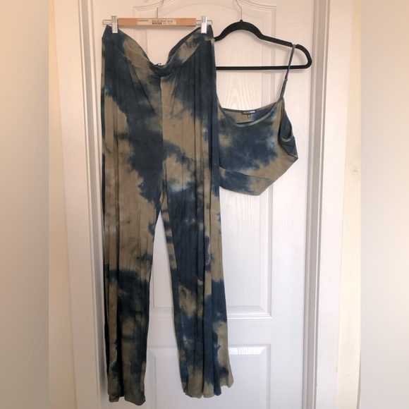 3 Piece Pants Set - Picture 2 of 3